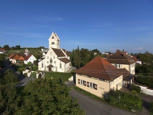 Katholisches Pfarramt und Kirche