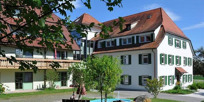 Blick auf Alten- und Pflegeheim Wespach