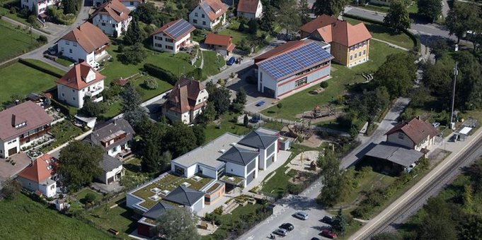 Luftbild Grundschule, Kindergarten